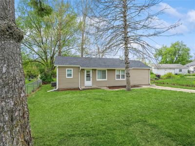 705 E 20th Street S, Home with 4 bedrooms, 2 bathrooms and null parking in Newton IA | Image 1