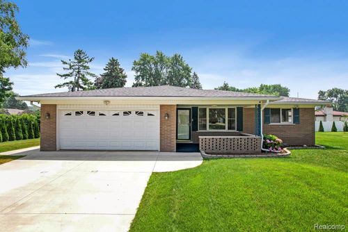 18400 Dennis Ct, Macomb, MI, 48044-2736 | Card Image