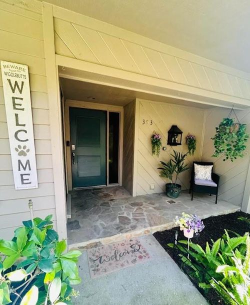 303-303 Old Mill Pond Rd, PALM HARBOR, FL, 34683-1716 | Card Image