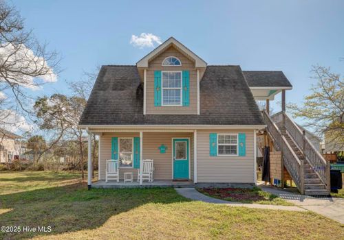 114 Ne 50th St, Oak Island, NC, 28465-5109 | Card Image
