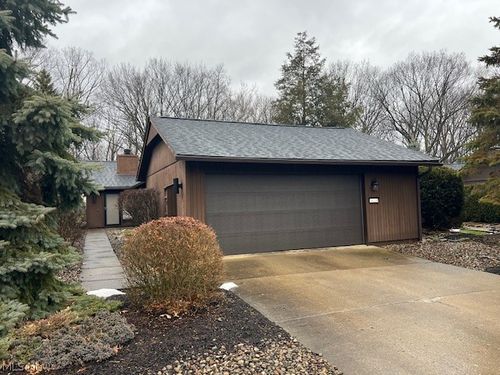 18238 Glencreek Ln, Strongsville, OH, 44136-3541 | Card Image