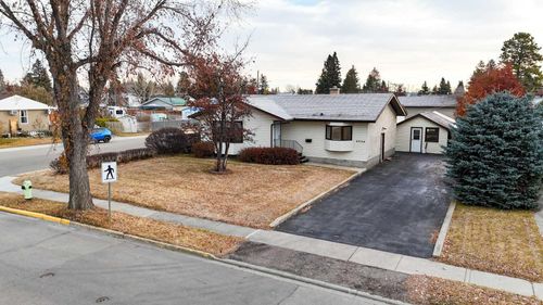 4044 50 Ave, Innisfail, AB, T4G1J3 | Card Image