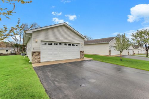 264 Cedar Cove Ln, Owatonna, MN, 55060-4200 | Card Image