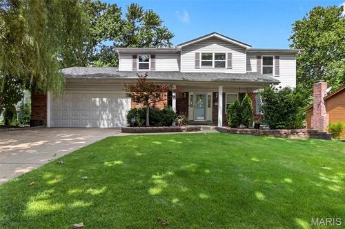 334 Clayton Oaks Dr, Ellisville, MO, 63011-2045 | Card Image