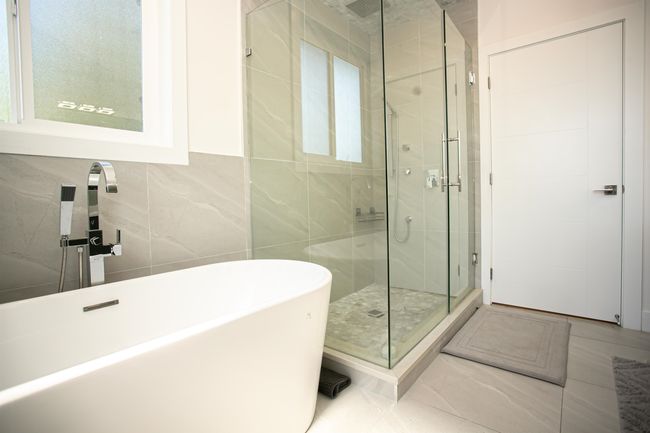 21661 Ridgeway Cres, House other with 8 bedrooms, 8 bathrooms and 6 parking in Maple Ridge BC | Image 28