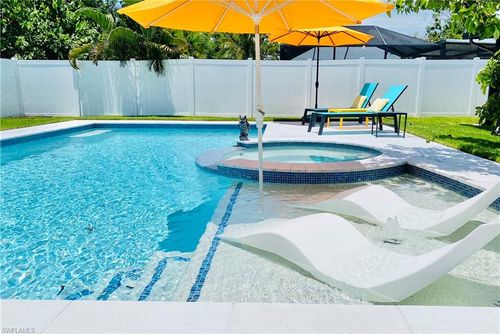 564 107th Ave N, NAPLES, FL, 34108-1855 | Card Image