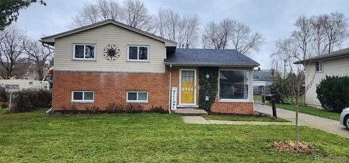 6916 Arcola St, Garden City, MI, 48135-2224 | Card Image