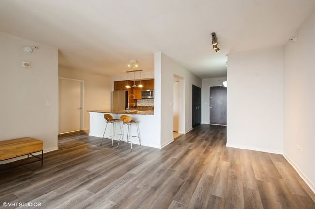 UNIT-1807 - 807 Davis St, Condo with 2 bedrooms, 2 bathrooms and 1 parking in Evanston IL | Image 6