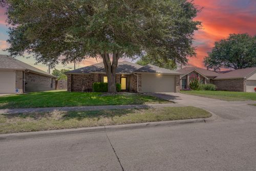 804 Simon Dr, Cedar Hill, TX, 75104-7202 | Card Image