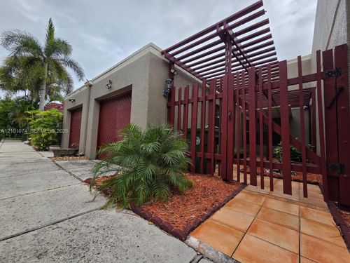 1091-1091 N Hiatus Rd, Pembroke Pines, FL, 33026-3033 | Card Image