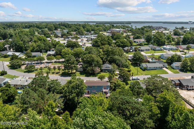 639 W Shore Dr, House other with 5 bedrooms, 4 bathrooms and 2 parking in Swansboro NC | Image 61