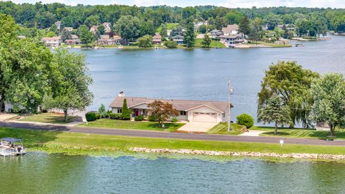 11144 Pinewood Dr, Jerome, MI, 49249-9585 | Card Image