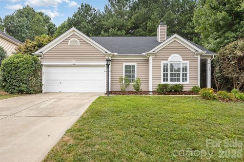 6533 Falls Lake Dr, Charlotte, NC, 28270-1149 | Card Image
