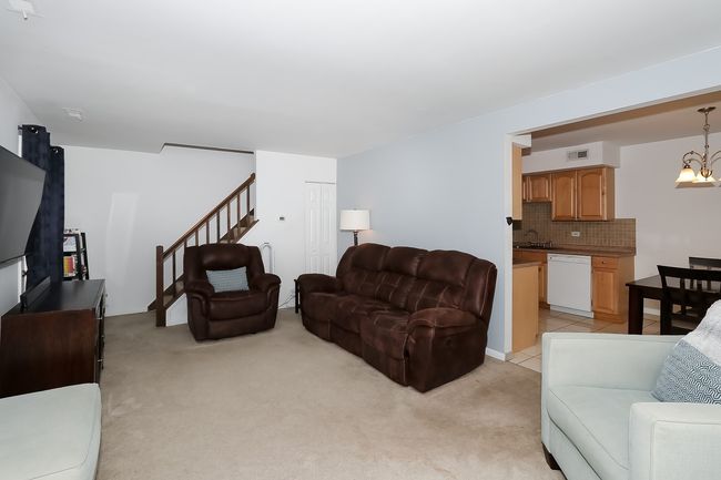 0 - 885 Wellington Ave, Home with 2 bedrooms, 2 bathrooms and null parking in Elk Grove Village IL | Image 5