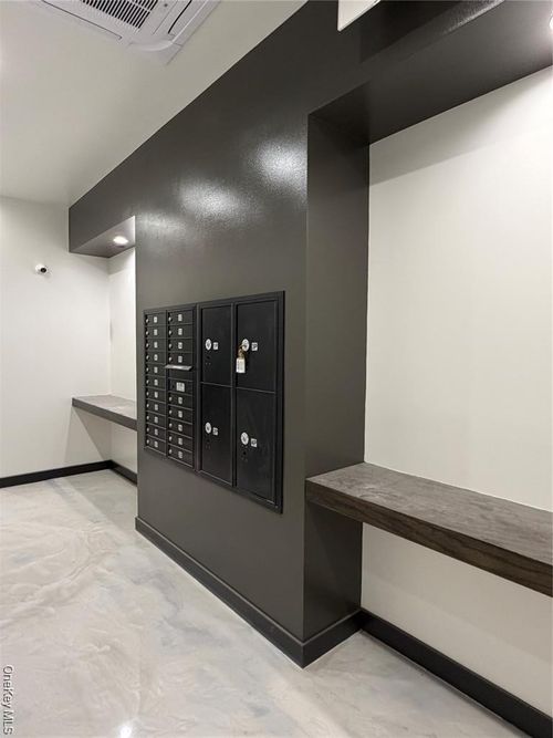 2e-40 29th St, Long Island City, NY, 11101-3709 | Card Image