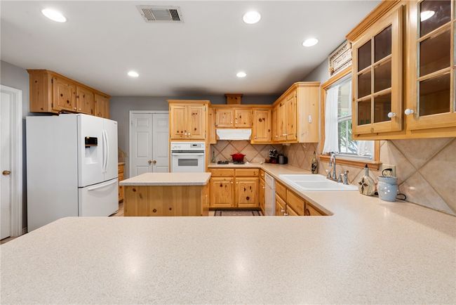 236 N Golfview Dr, House other with 3 bedrooms, 3 bathrooms and null parking in Hilltop Lakes TX | Image 10