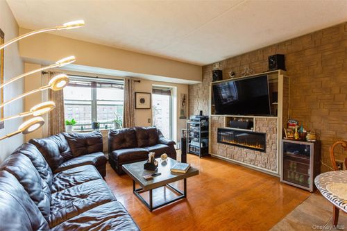 6h-260 Beach 81st Street, New York, NY, 11693 | Card Image