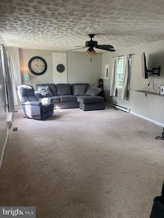 7979 Main St, House other with 3 bedrooms, 2 bathrooms and null parking in MIDDLETOWN VA | Image 4