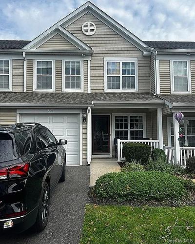 22 Southampton Drive, Condo with 2 bedrooms, 1 bathrooms and null parking in Massapequa NY | Image 1