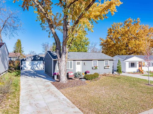 112514 Washington Ln, Chaska, MN, 55318-1427 | Card Image