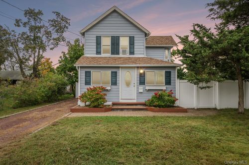 195 River Ave, Patchogue, NY, 11772-3306 | Card Image