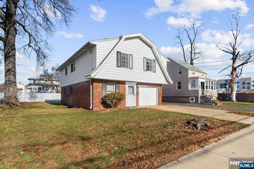 32 Poplar Ave, Little Ferry, NJ, 07643-1527 | Card Image