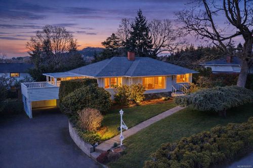 1268 Garkil Rd, Saanich, BC, V8P2L3 | Card Image