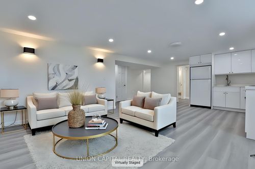 383 Neal Dr, Richmond Hill, ON, L4C3L6 | Card Image