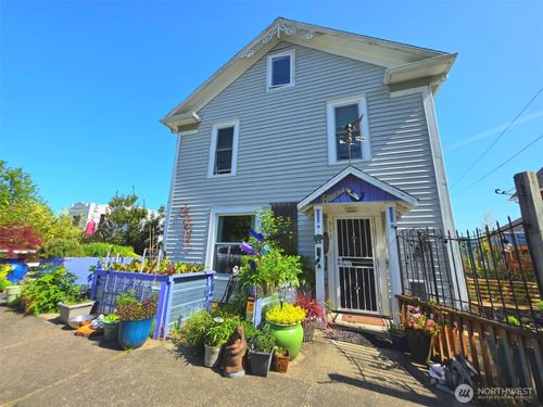 513 W 1st St, South Bend, WA, 98586-4903 | Card Image