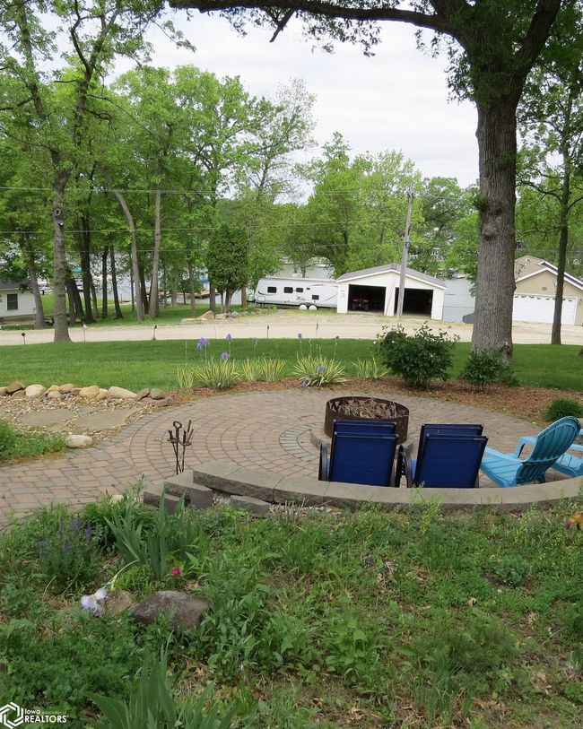 181 Center Point Dr, Home with 3 bedrooms, 2 bathrooms and 5 parking in Montezuma IA | Image 44