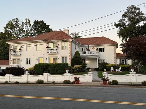 l-1 Salem St, Wakefield, MA, 01880-1862 | Card Image