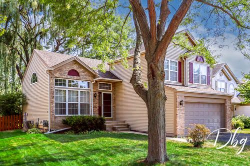 81 W Dahlia Ln, Round Lake Beach, IL, 60073-4042 | Card Image