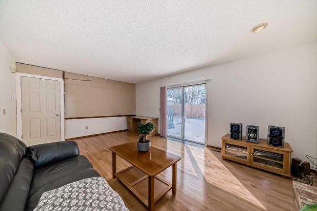 19 Sandringham Close Nw, Home with 4 bedrooms, 3 bathrooms and 4 parking in Calgary AB | Image 25