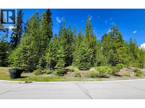 32 Douglas Cres, Elkford, BC, V0B1H0 | Card Image