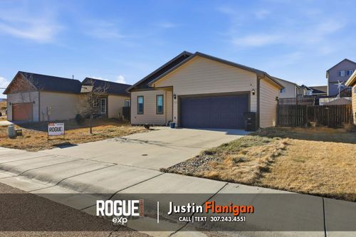 980 S 3rd Ave, Mills, WY, 82644-5029 | Card Image