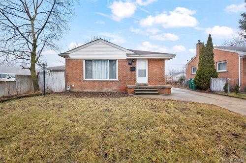 139 Belton St, Garden City, MI, 48135-3135 | Card Image