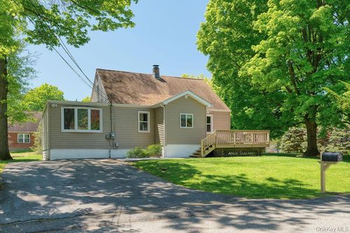6 Winterberry Rd, Beacon, NY, 12508-2320 | Card Image