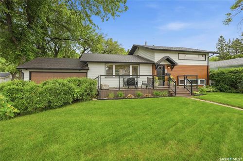 901 Glasgow St, Saskatoon, SK, S7J0N9 | Card Image