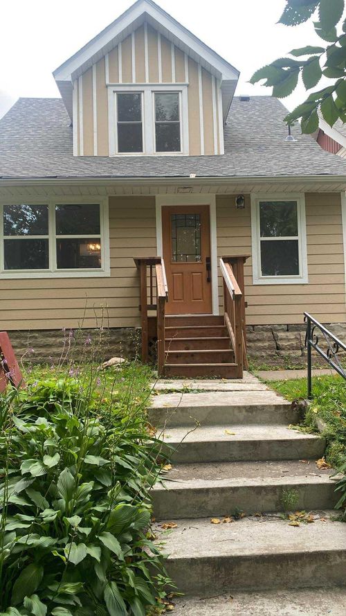 685 Hyacinth Ave E, Saint Paul, MN, 55106-1910 | Card Image