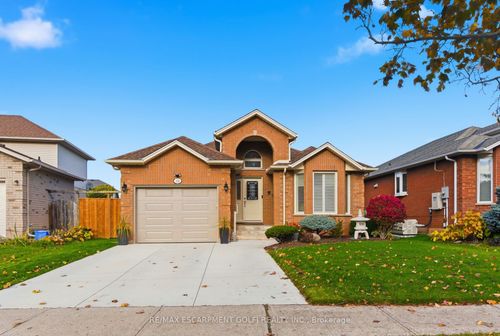 13 Colonial Cres, Grimsby, ON, L3M5H2 | Card Image