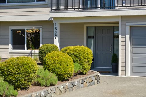 1627 Hybury Pl, Saanich, BC, V8N5L3 | Card Image