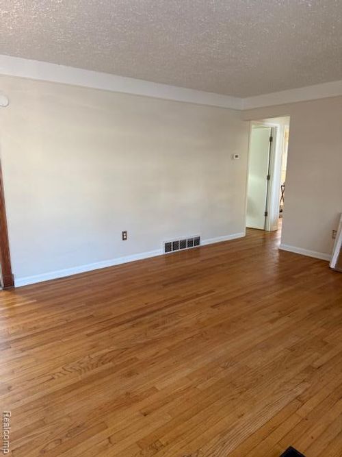 24624 Melody Rd, Warren, MI, 48089-4748 | Card Image