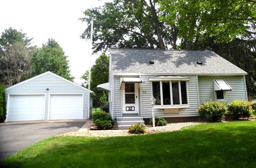 32 Center Rd, Circle Pines, MN, 55014-1650 | Card Image