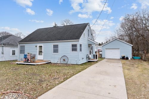 16 W Pine Street, Fremont, MI, 49412 | Card Image