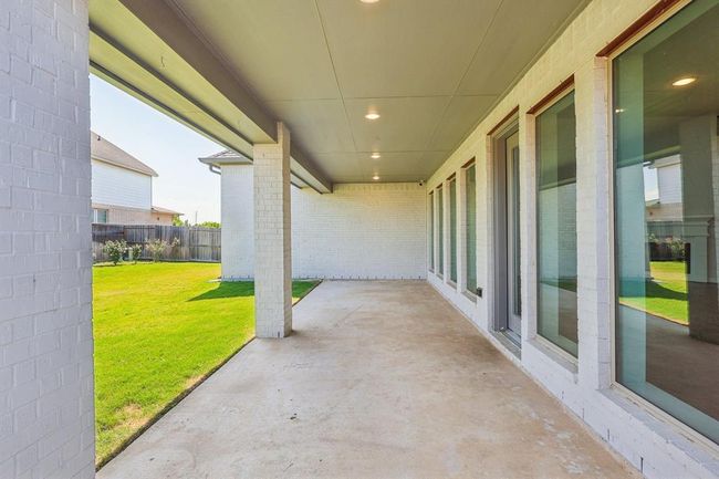 Large covered porch! | Image 40