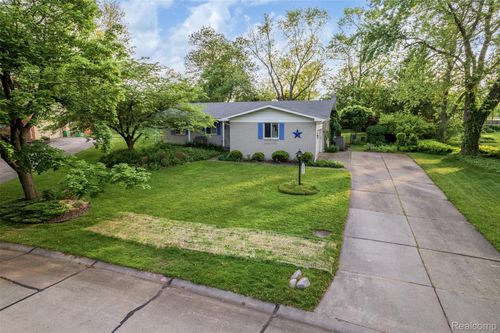 36963 Heatherton Dr, Farmington, MI, 48335-2928 | Card Image