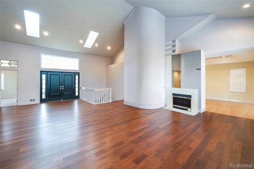 47343 Rail Dr, Shelby Township, MI, 48315-4823 | Card Image