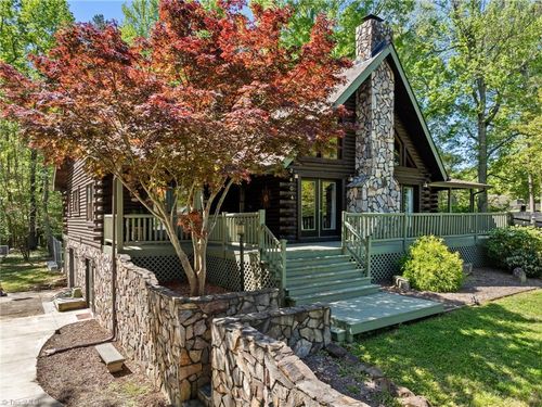 2404 Hunters Ridge Dr, Pleasant Garden, NC, 27313-9529 | Card Image