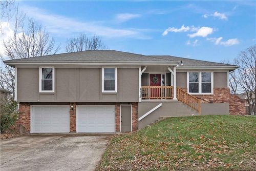 3712 Sw Harbor Circle, Lee's Summit, MO, 64082 | Card Image