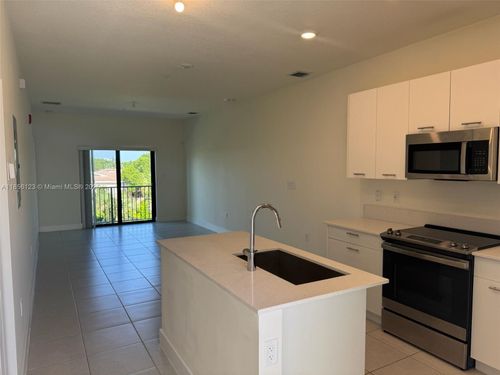 apt-310-8001 Nw 41st St, Doral, FL, 33166-6271 | Card Image